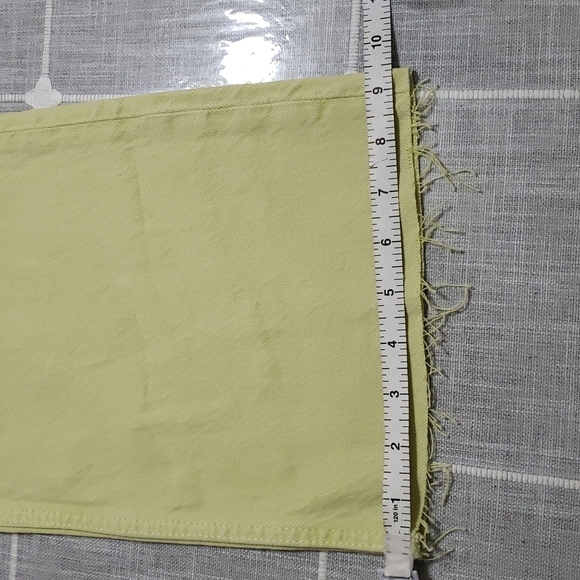 NWT ZARA Wide Leg Denim Jeans With Raw Hem In Light Green, Size 6 - Picture 9 of 13
